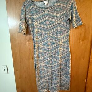LuLaRoe Blue and Pink Diamond Pattern Midi Dress